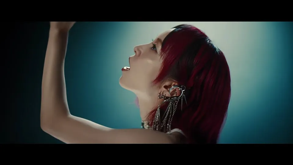 Music video LiSA Sophilia bersama Tao Tsuchiya dan Daisuke Sakuma